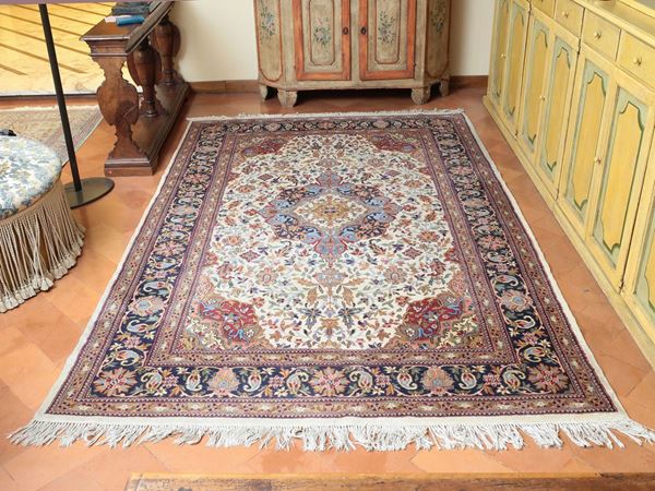 A persian carpet  - Auction House Sale: Furniture and Paintings from Villa Roseto  - Florence - II - II - Maison Bibelot - Casa d'Aste Firenze - Milano