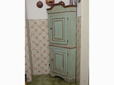 Angoliera in Legno Laccato e Dorato