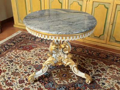 Tavolino in Legno Laccato e Dorato