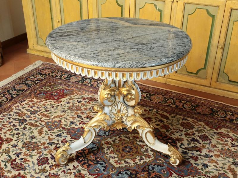 Tavolino in Legno Laccato e Dorato