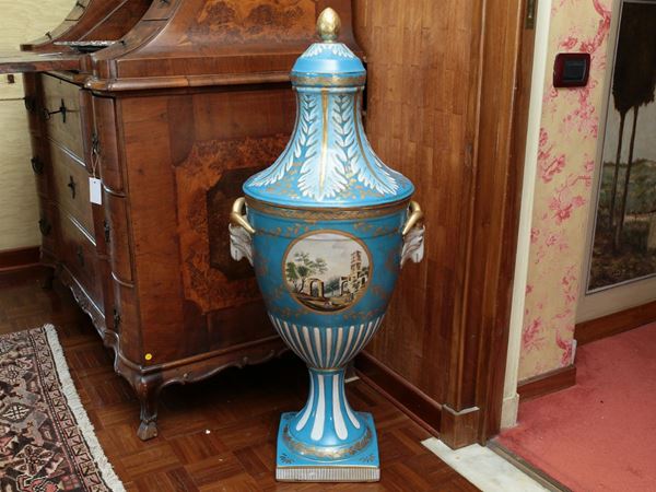 A polychrome porcelain vase  (19th century)  - Auction House Sale: Furniture and Paintings from Villa Roseto  - Florence - II - II - Maison Bibelot - Casa d'Aste Firenze - Milano