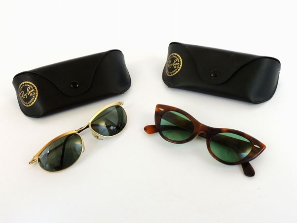Two pair of sun glasses, Ray Ban