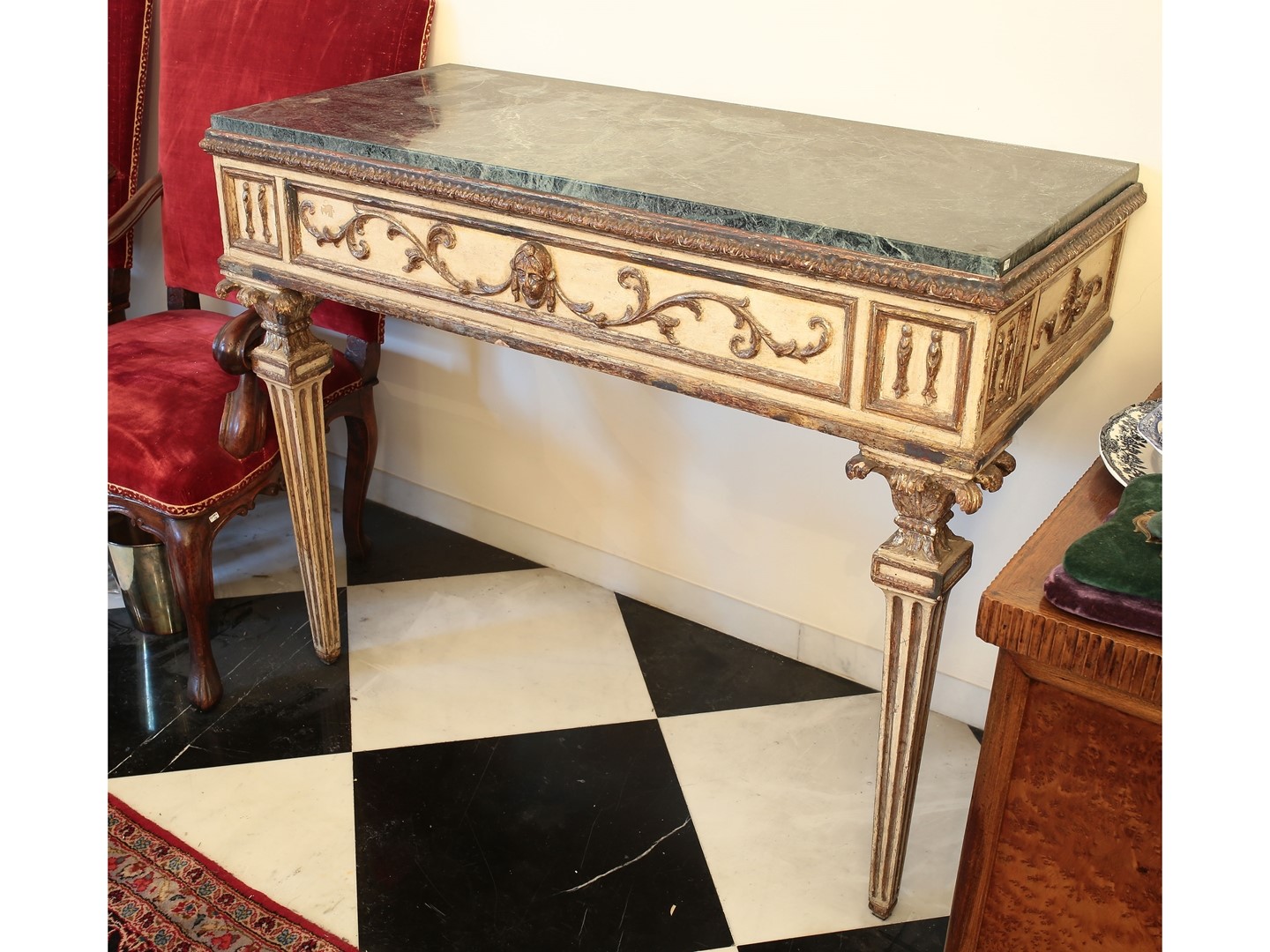 Coppia di Console in Legno Laccato e in Parte Dorato a Mecca