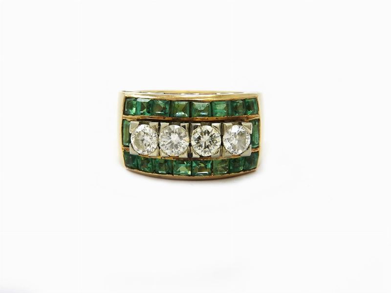 Anello a Fascia in Oro Giallo, Diamanti e Smeraldi