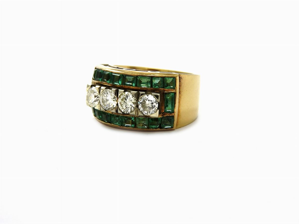 Anello a Fascia in Oro Giallo, Diamanti e Smeraldi
