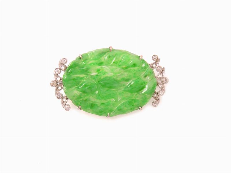 Spilla in Oro Bianco, Diamanti e Piastra di Giadeite Verde Naturale