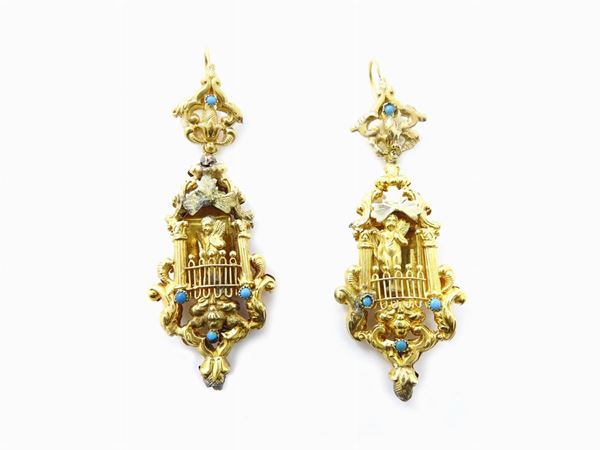 Orecchini in oro giallo con paste vitree azzurre  (seconda metà XIX secolo)  - Asta Importanti Gioielli e Orologi Gemme e monete d'oro - Maison Bibelot - Casa d'Aste Firenze - Milano