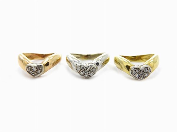 Tre anelli da mignolo in oro giallo, rosa e bianco con diamanti