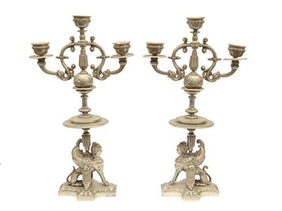 Coppia di Candelabri Eclettici in Metallo