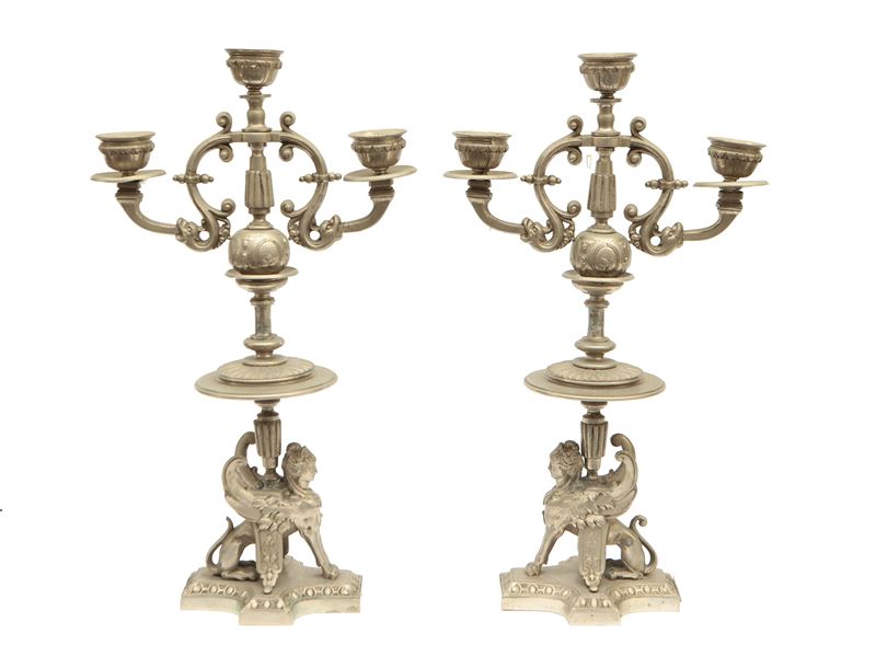 Coppia di Candelabri Eclettici in Metallo