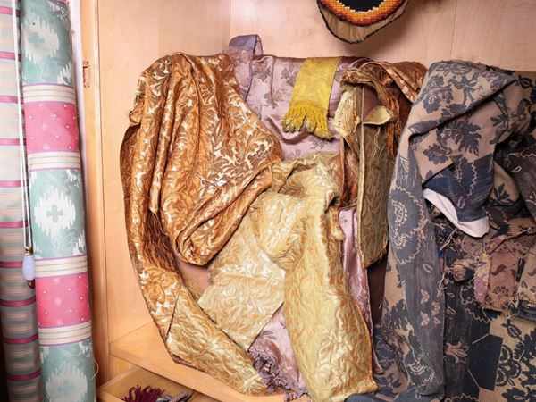 Fabrics lot  (end of 19th century)  - Auction Antiquities, Interior Decorations and Vintage  from the Panarello Gallery in Taormina - Maison Bibelot - Casa d'Aste Firenze - Milano