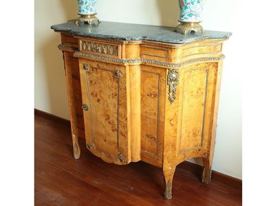 Piccola Credenza Impiallacciata in Radica Bionda