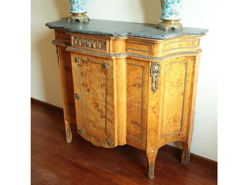 Piccola Credenza Impiallacciata in Radica Bionda