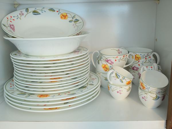 Set of porcelain buffet dinner plates, Schonhuber Franchi