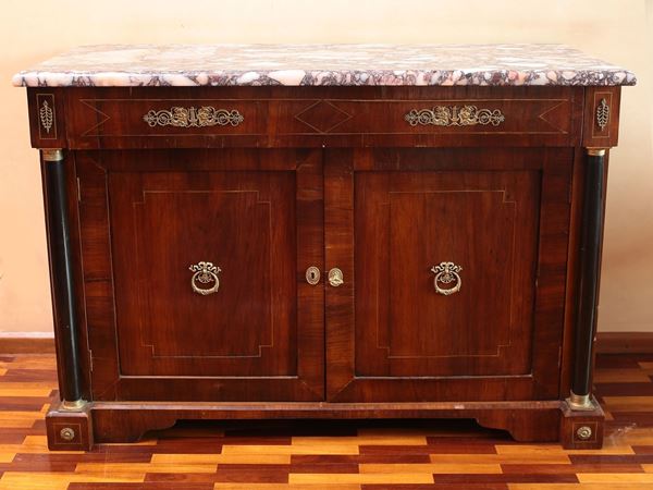 Credenza impiallacciata in piuma di noce