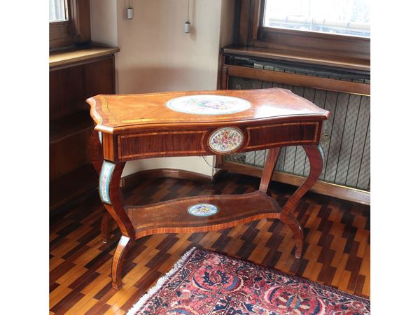 A rosewood and mahogany veenered table  (France, late 19th century)  - Auction Lazzi's House - first part Furniture, paintings, Murano glass, curiosities - Maison Bibelot - Casa d'Aste Firenze - Milano