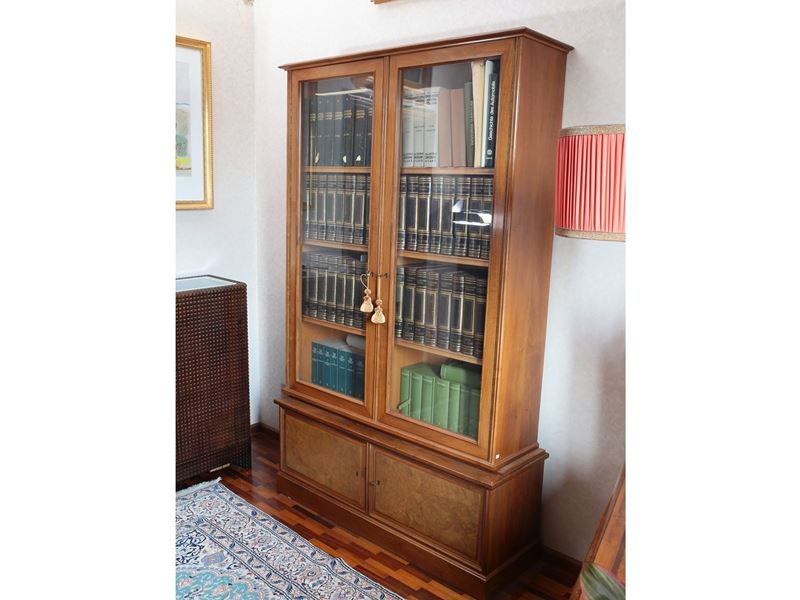 Libreria in Noce e Radica di Tuia