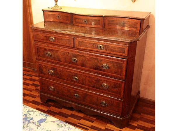 Chest of drawers veneered in walnut root and other essences