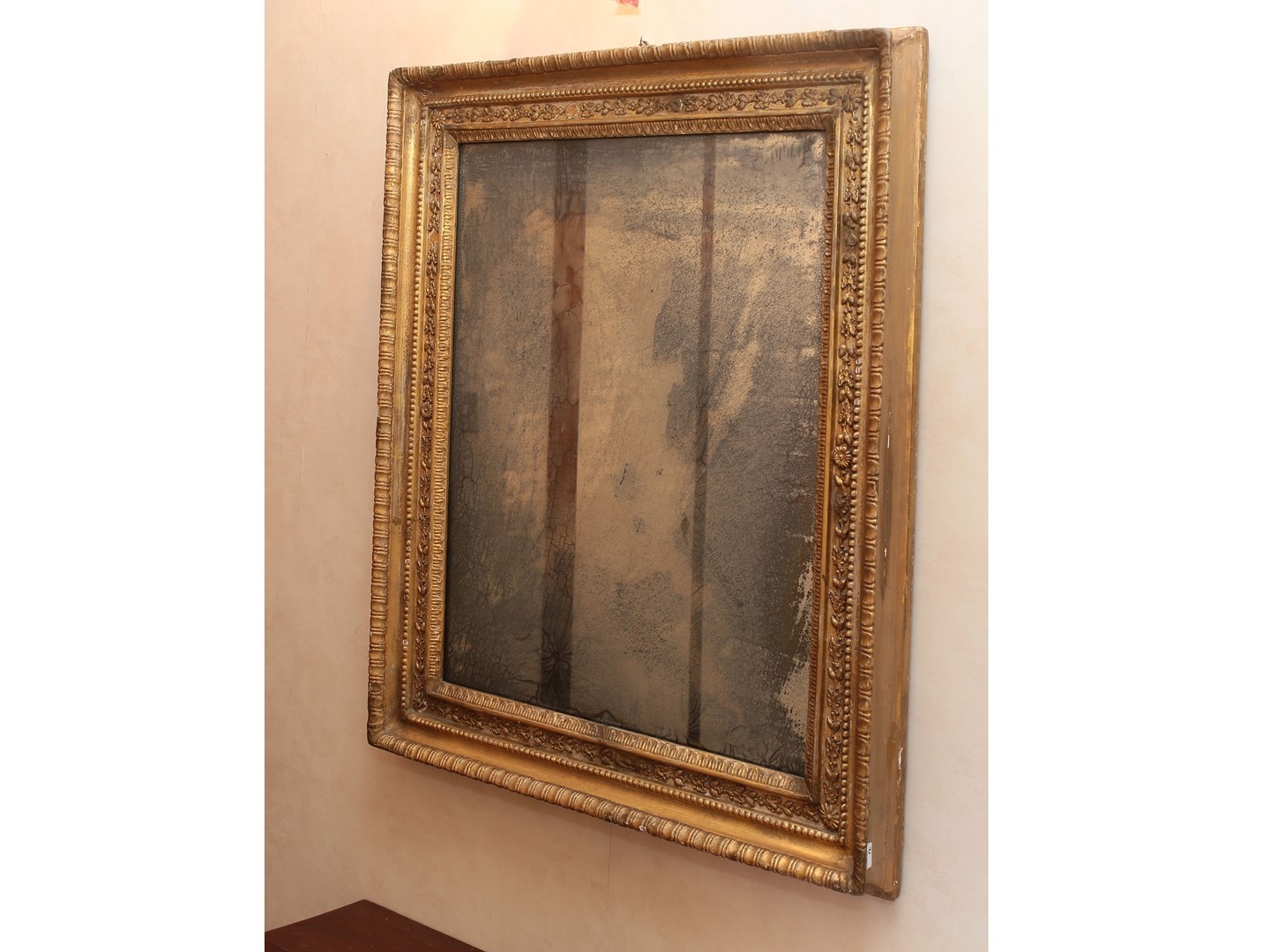 Coppia di Specchiere con Cornici in Legno e Pastiglia Dorata