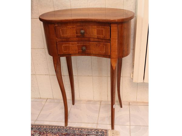 A small walnut veenered table  (begin of 20th century)  - Auction Lazzi's House - first part Furniture, paintings, Murano glass, curiosities - Maison Bibelot - Casa d'Aste Firenze - Milano