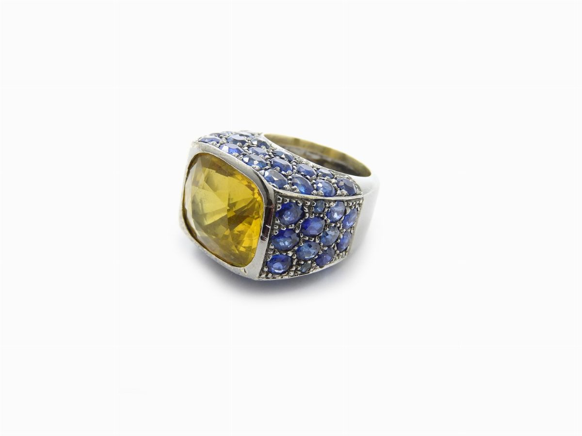 Anello in Oro Giallo e Brunito con Zaffiri e Quarzo Citrino