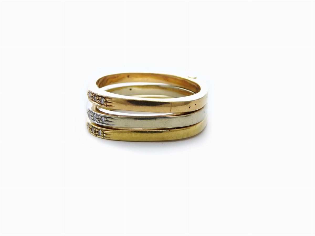 Anello a Tre Ori con Piccoli Diamanti