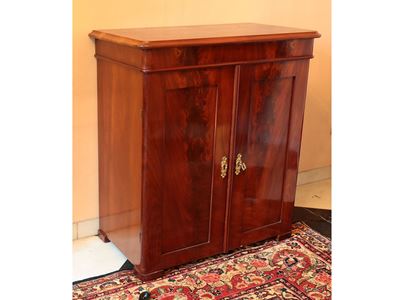 Piccola Credenza Impiallacciata in Piuma di Mogano