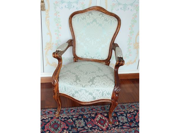 A walnut armchair  - Auction Lazzi's House - first part Furniture, paintings, Murano glass, curiosities - Maison Bibelot - Casa d'Aste Firenze - Milano