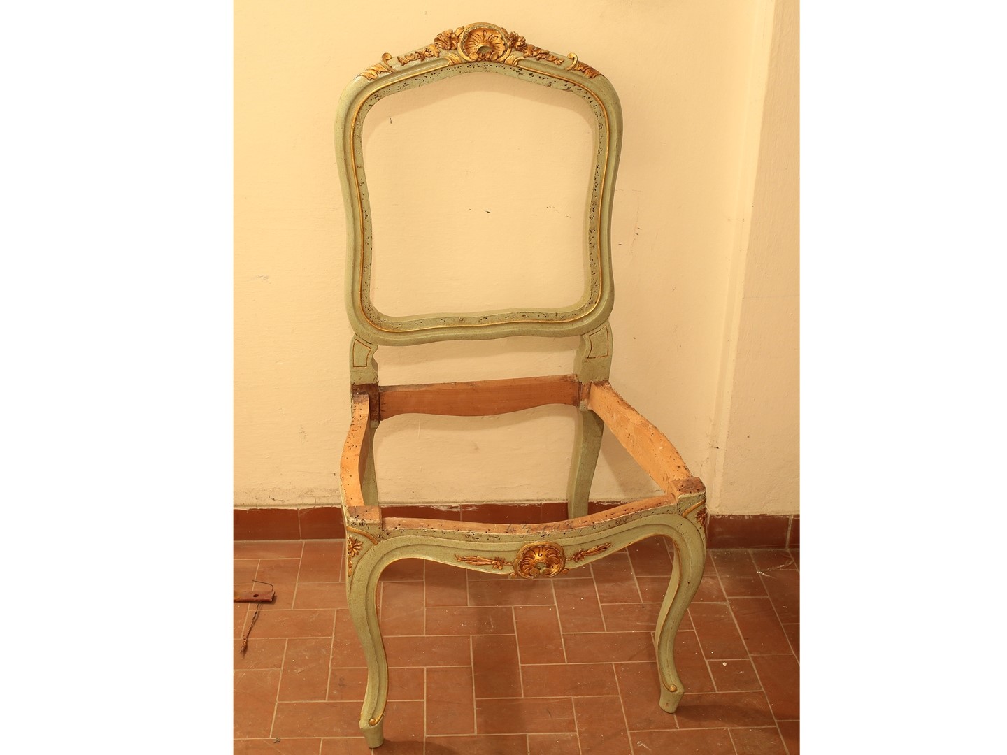 Finimento da Salotto in Legno Laccato e Dorato
