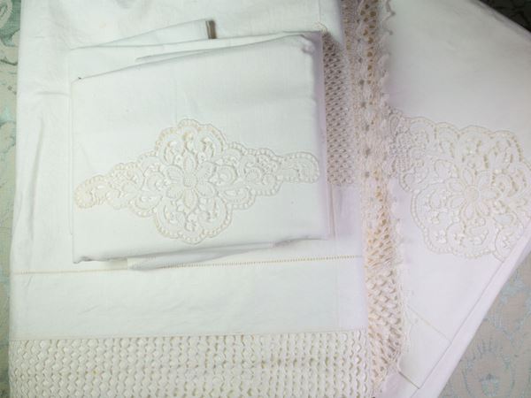 Two embrodery linen and cotton double bed clothes