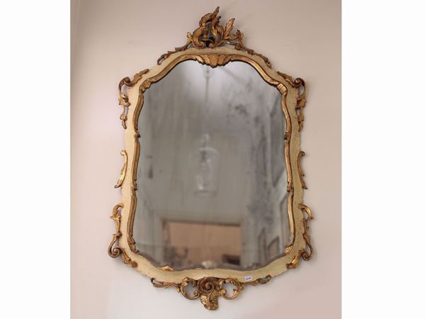 A lacquered and giltwood mirror  - Auction Antiquities, Interior Decorations and Vintage  from the Panarello Gallery in Taormina - Maison Bibelot - Casa d'Aste Firenze - Milano