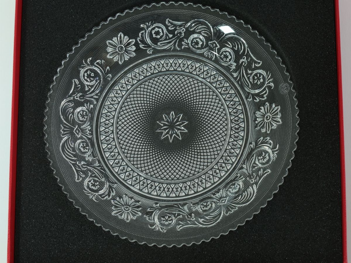 Serie di Dodici Piatti in Cristallo Pressato Baccarat, Modello Arabesque