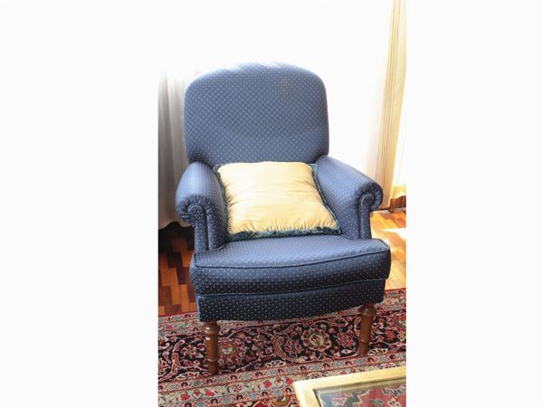 A couple of blue satin armchairs  - Auction Antiquities, Interior Decorations and Vintage  from the Panarello Gallery in Taormina - Maison Bibelot - Casa d'Aste Firenze - Milano