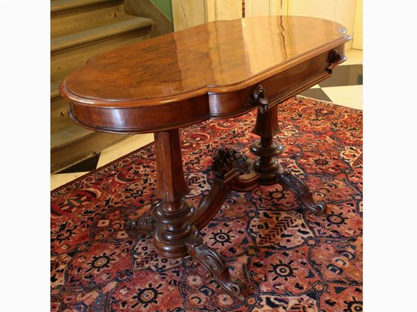 A mahogany small table  - Auction Antiquities, Interior Decorations and Vintage  from the Panarello Gallery in Taormina - Maison Bibelot - Casa d'Aste Firenze - Milano