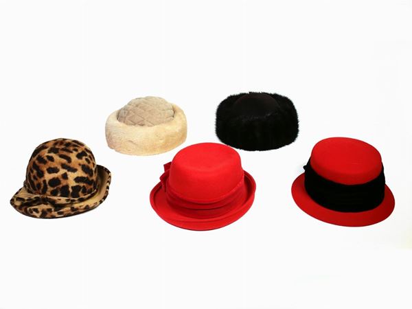 Cinque cappelli in panno e pelliccia  - Asta Accessori e Fashion Vintage - Maison Bibelot - Casa d'Aste Firenze - Milano