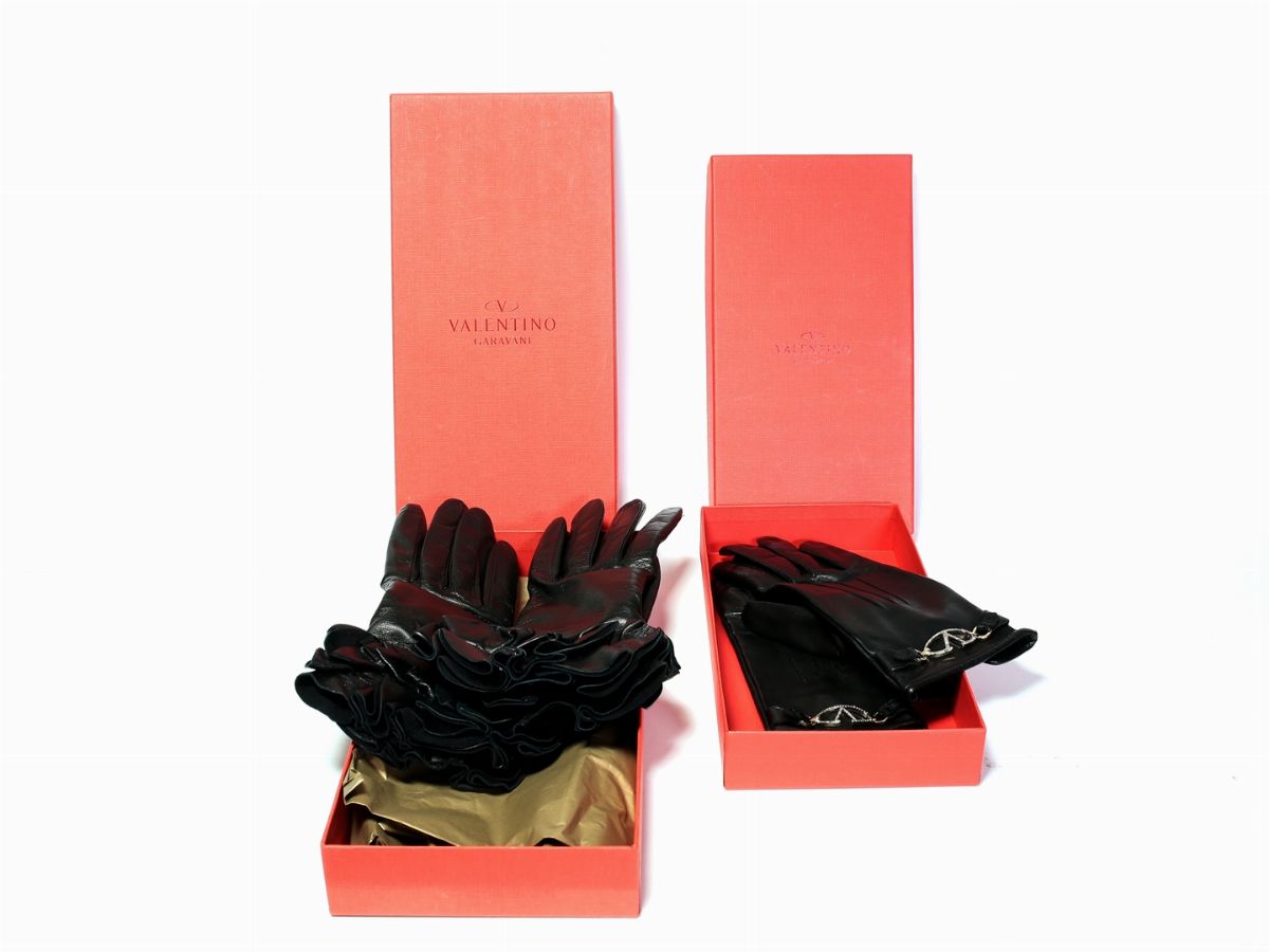 Due Paia di Guanti in Pelle Nera, Valentino