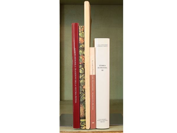 Lotto di libri su Pistoia, tra storia e tradizione