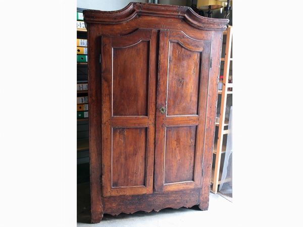A walnut wardrobe  (18th century)  - Auction Furniture and Old Master Paintings - Maison Bibelot - Casa d'Aste Firenze - Milano