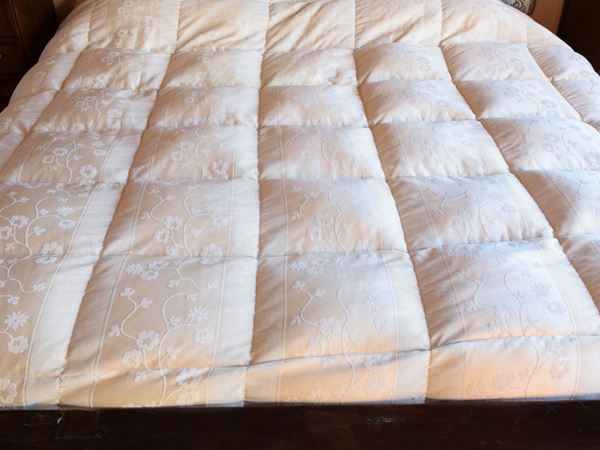 A damask fabric double bed quilted blanket
