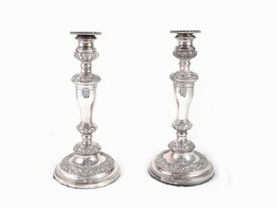 Coppia di Candelabri in Metallo Argentato