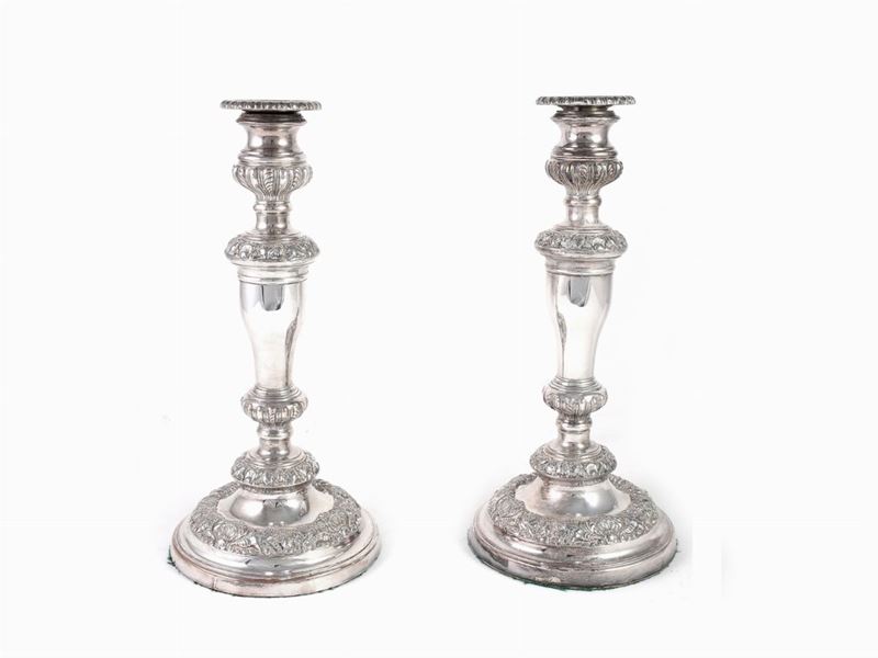 Coppia di Candelabri in Metallo Argentato