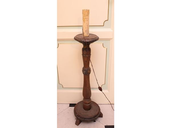 A lacquered wood floor lamp