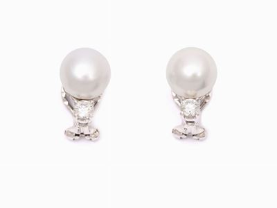 Orecchini in Platino e Oro Bianco con Diamanti e Perle Coltivate Akoya