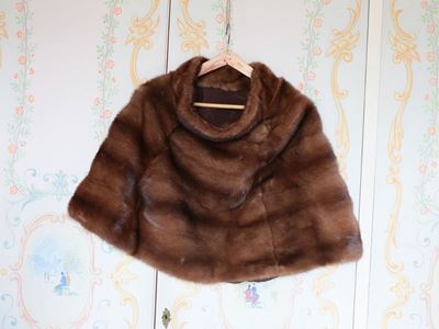 Mantellina Poncho in Visone Selvaggio Marrone, Pellicceria Cioni