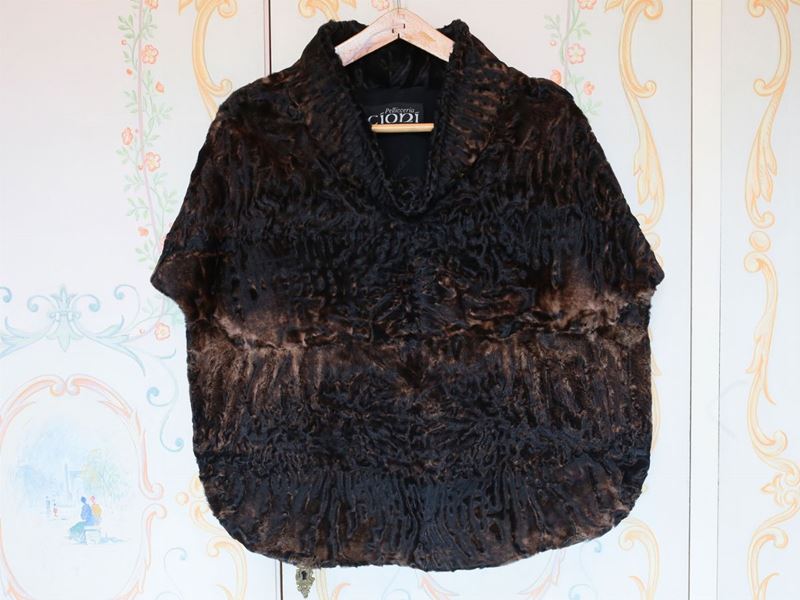 Mantellina Poncho in Swakara Marrone e Nero, Pellicceria Cioni