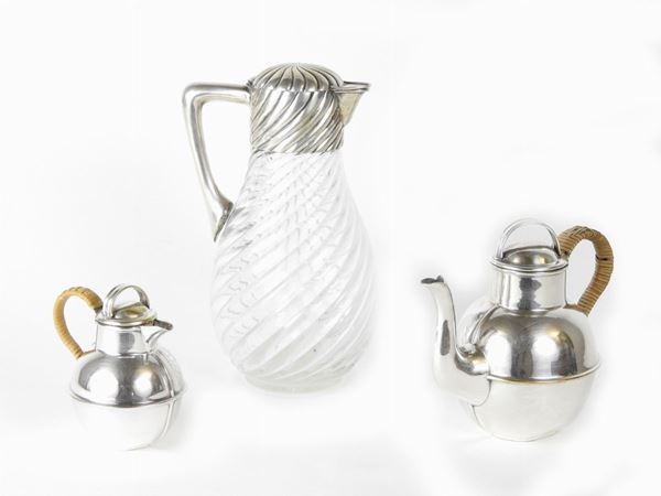 A lot of silver and silverplated table accessories