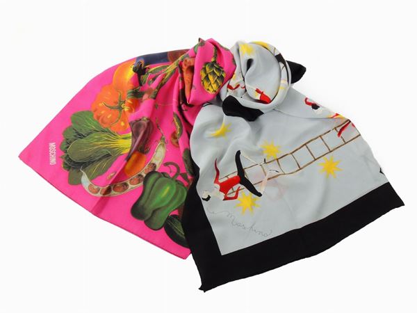 Due foulard in seta, Moschino
