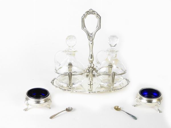 A silver table items lot