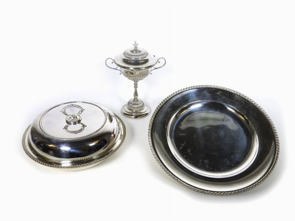 Lotto di oggetti per la tavola in metallo argentato