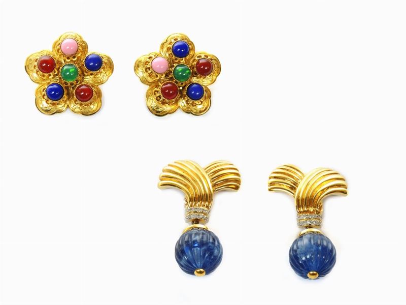Due Paia di Orecchini in Metallo Dorato, Strass e Cabochon, Rada e Vogue